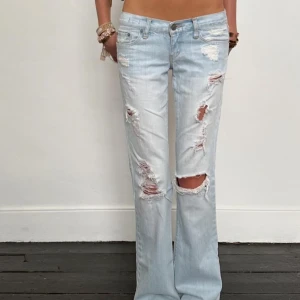 Ljusblå Botvid jeans med slitningar - W26 L33 😇 stretchiga !