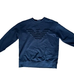 Armani EA7 crewneck - Rensar garderoben, inga fläckar eller revor. För liten för mig, är 192cm.