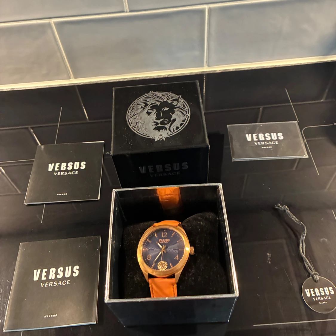 Versus Versace klocka med orange läderband - 2