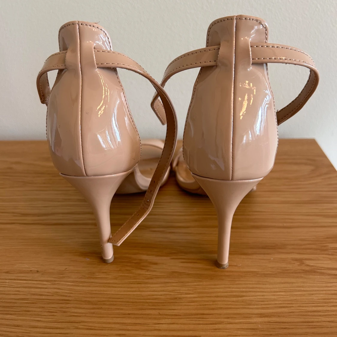 Beige klackade sandaler Wild Pair - 1