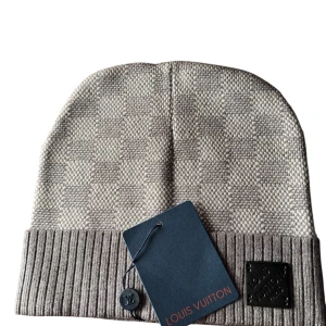 Grå mössa  - Säljer det mössa i ny skick 