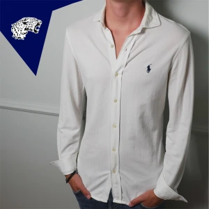 RALPH LAUREN SKJORTA  - Fin skjorta från Ralph Lauren | Skick: 9/10 | Strl: S | Modellen är 181 cm lång | Hör av dig om du undrar någonting!