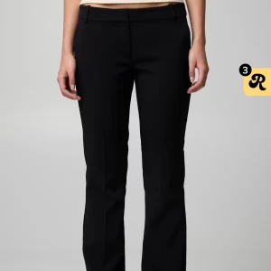 Bikbok kostymbyxor - Modell Vera lågmidja i storlek 34. Bra skick säljer eftersom dom är lite för små för mig. 