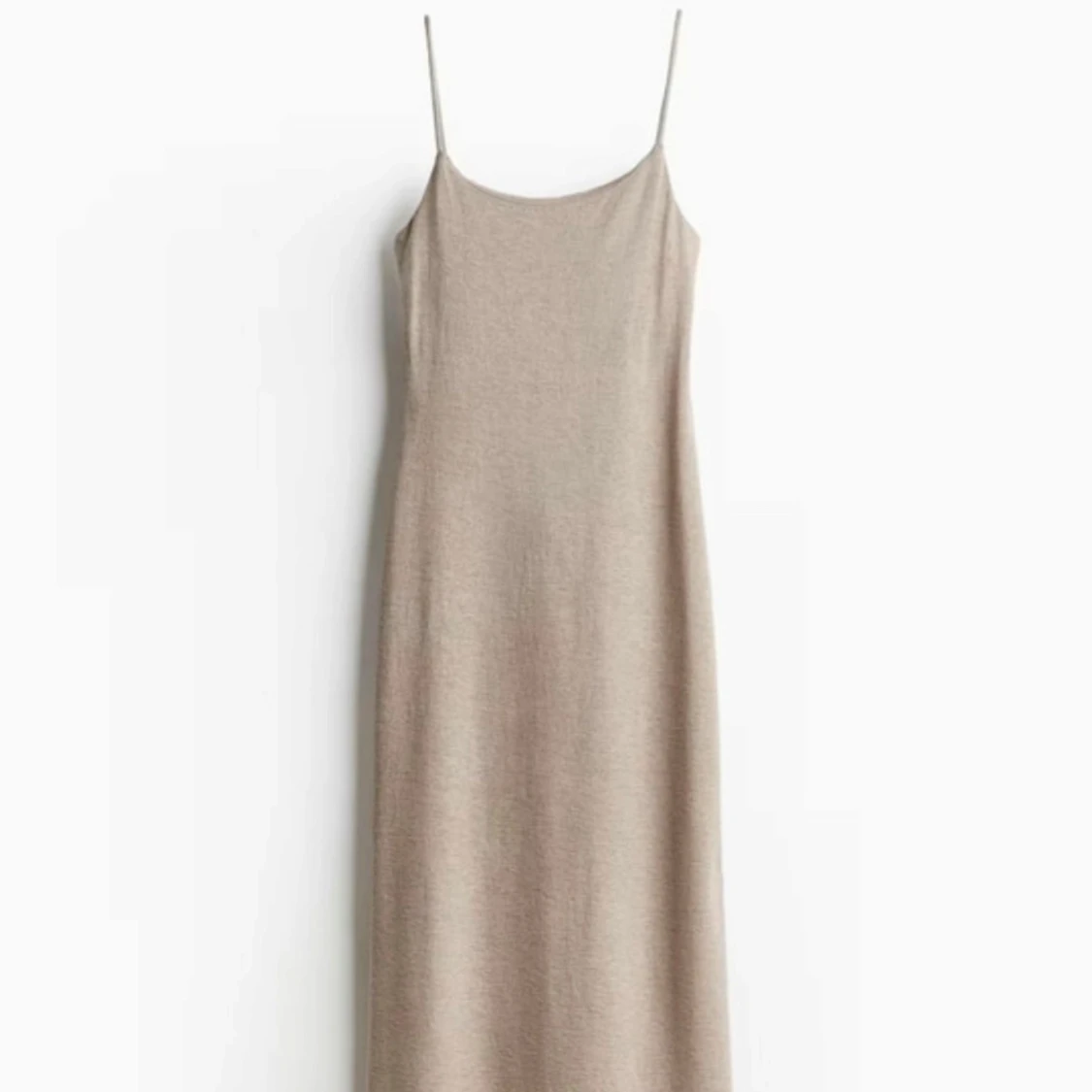 Klänningar från H&M med etikett