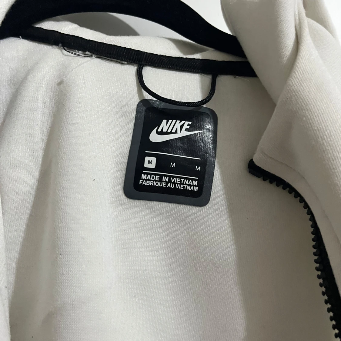 Vit Nike jacka med svarta detaljer - 1