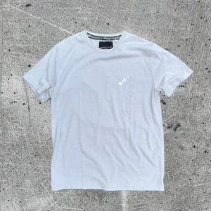 Ljusgrå t-shirt från Number (N)ine - schysst number nine tee. kontakta för mer info.