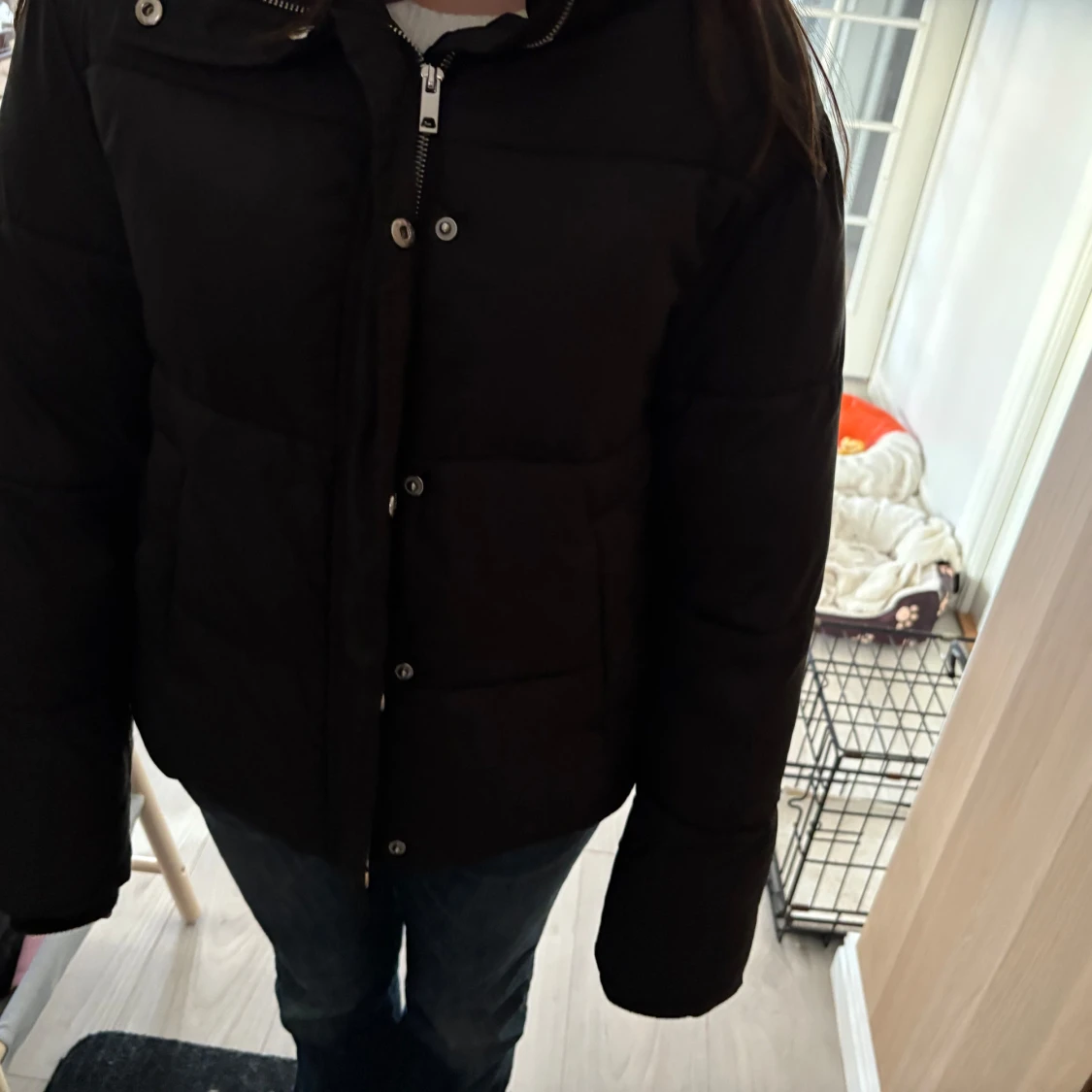 Svart pufferjacka med dragkedja - 4