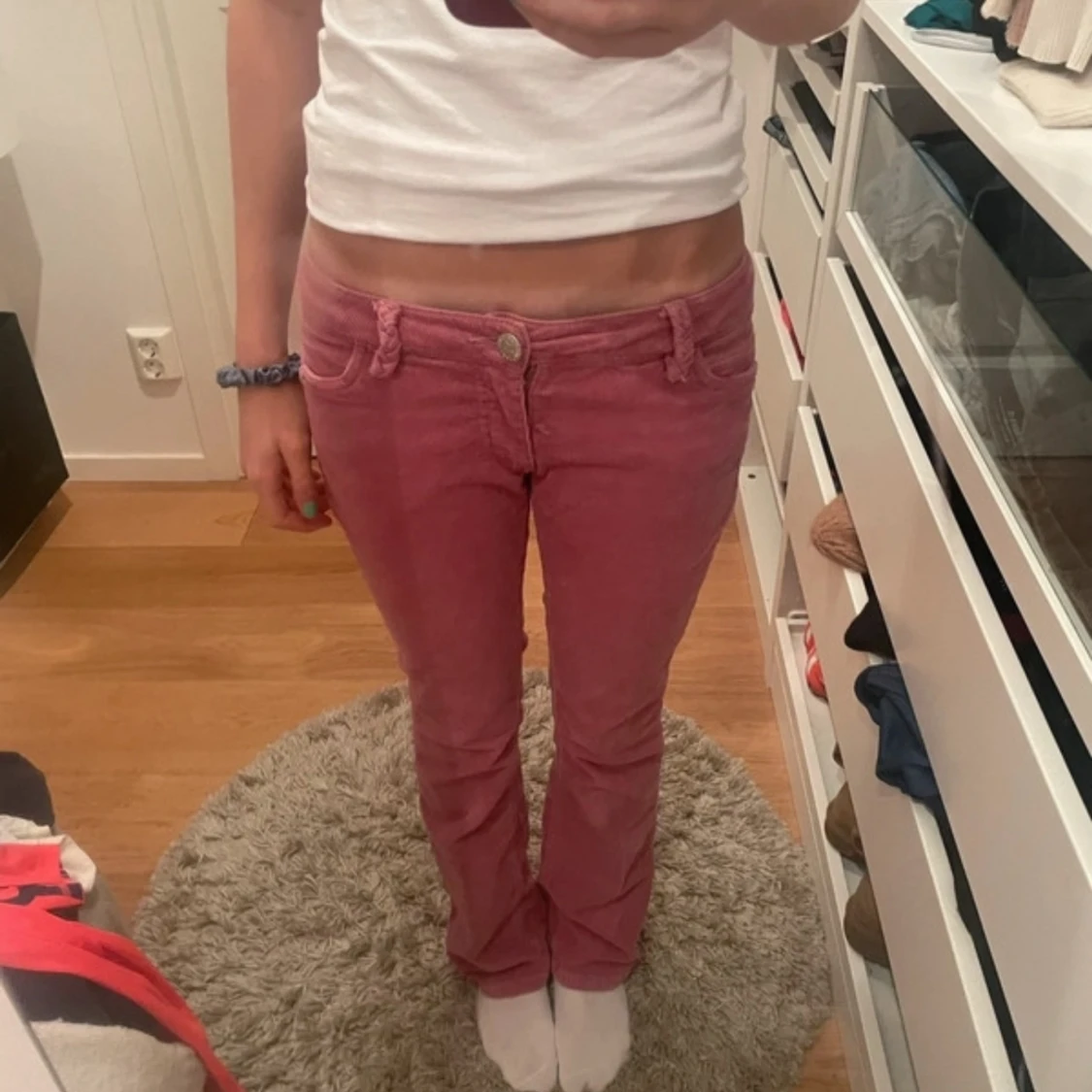 Rosa manchesterbyxor med stjärndetalj