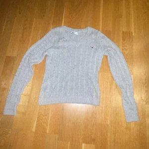 Hollister tröja - Stickad tröja från holister aldrig använd pris kan diskutera❤️