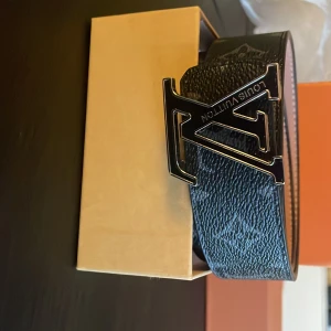 Lv belt  - Helt ny storlek 105cm, box,kvitto, certifikat kort, hål görare, finns 1 inne 