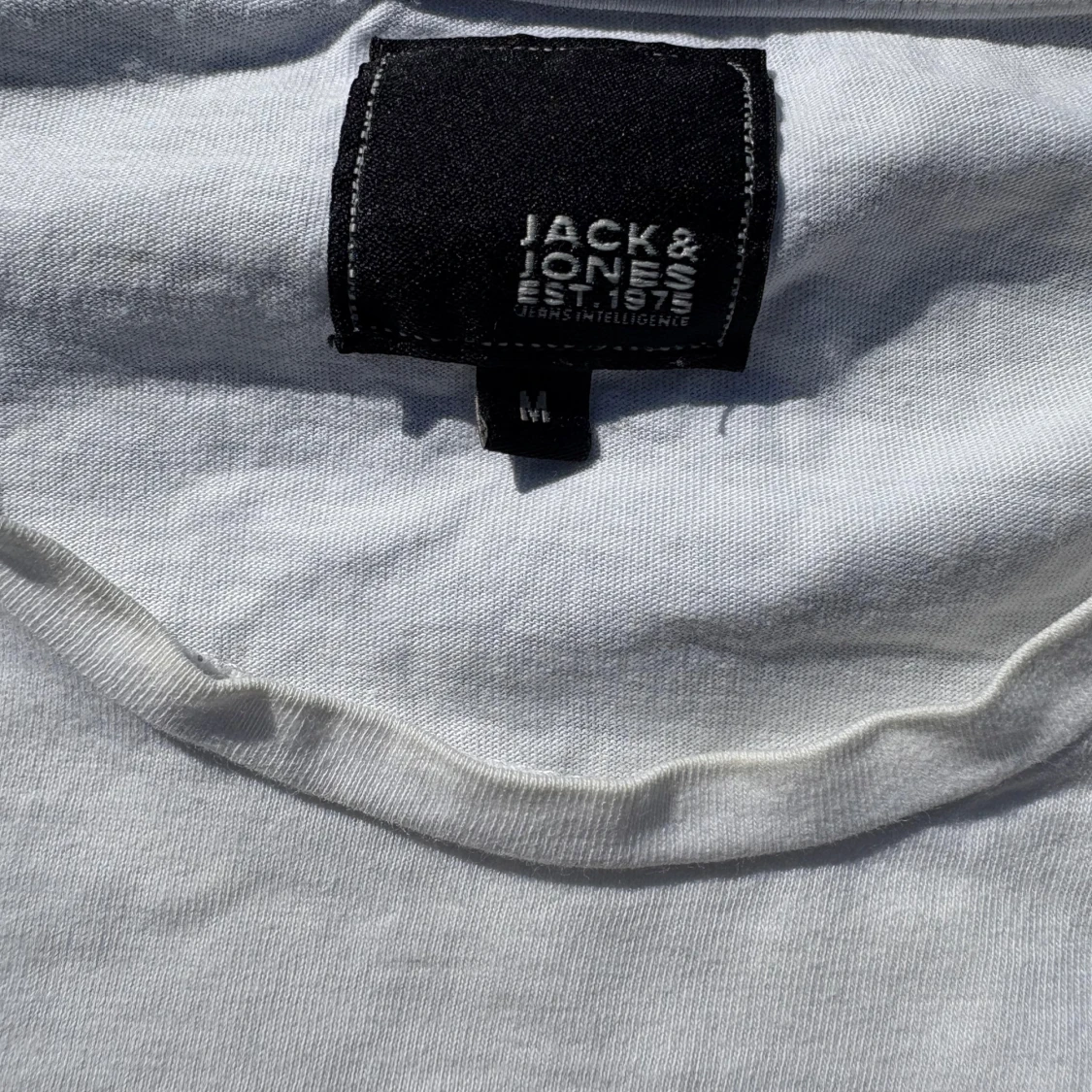 Vit t-shirt med pingvintryck Jack & Jones stl.M - 3