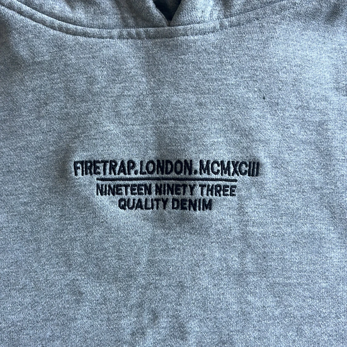 Grå hoodie från Firetrap London - 1
