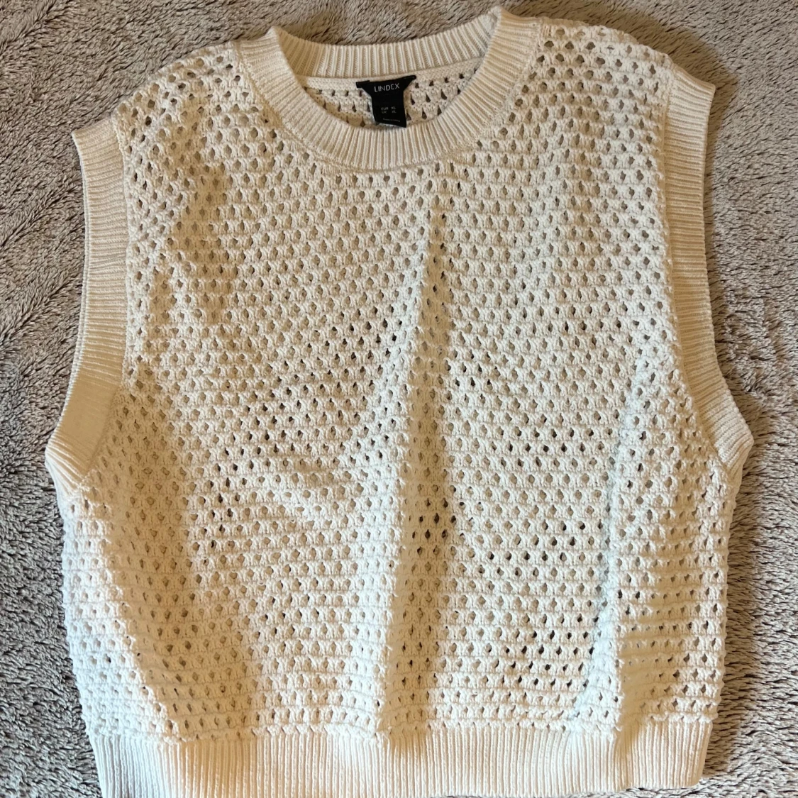 Vit stickad väst från Lindex XL