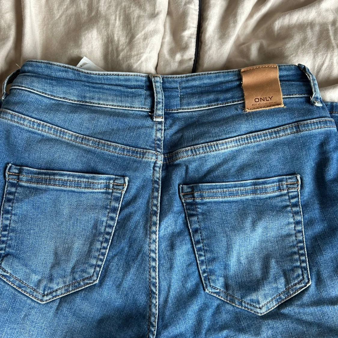 Blå bootcut jeans  - 3