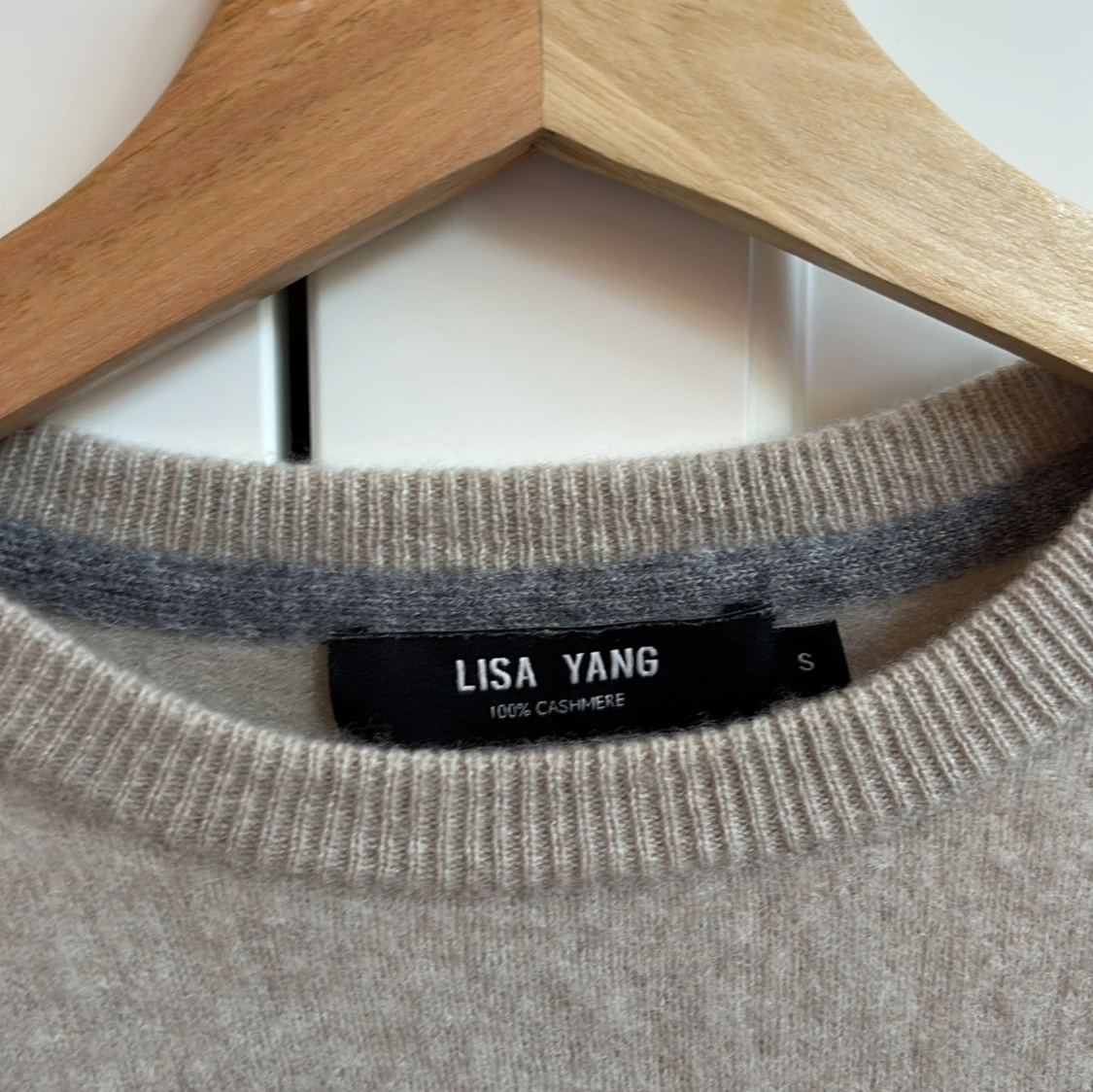 Beige kashmirtröja från Lisa Yang - 1