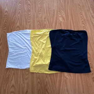 Tre tubtoppar - Tre tubtoppar i vitt, gult och mörktblå