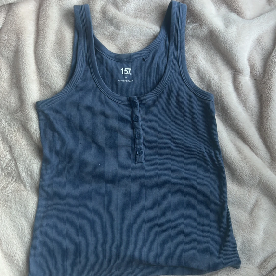 Blå ribbad linnetopp från 157