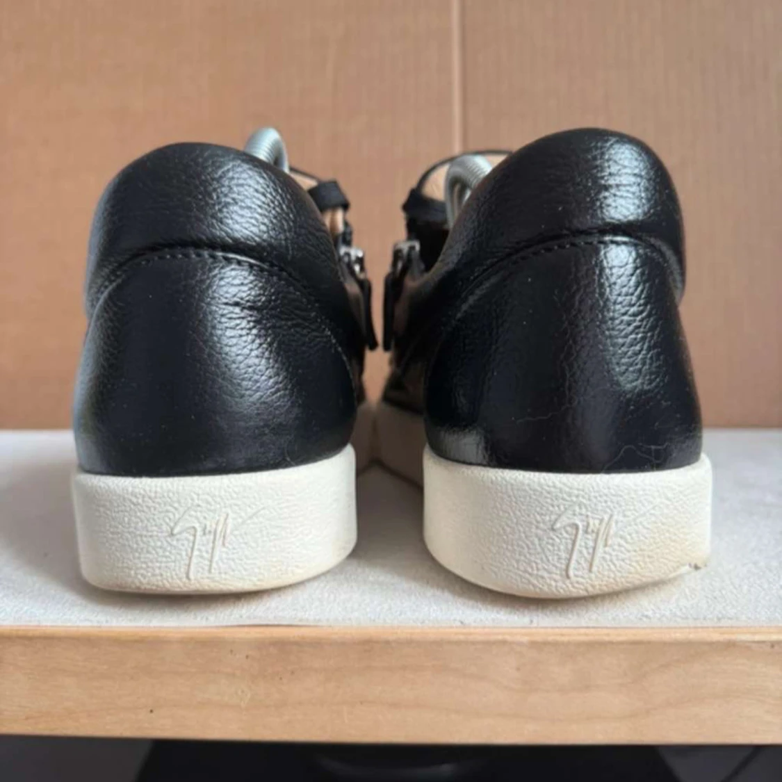 Svarta sneakers från Giuseppe Zanotti - 1