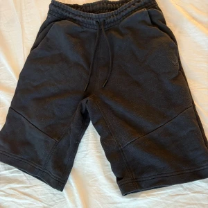 Mjukis shorts - Mjukis shorts i bra skick, lite noppriga, 158-164 stl