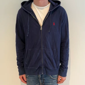 Ralph lauren zip hoodie  - Köp sker nu via ricodelluxury.com  