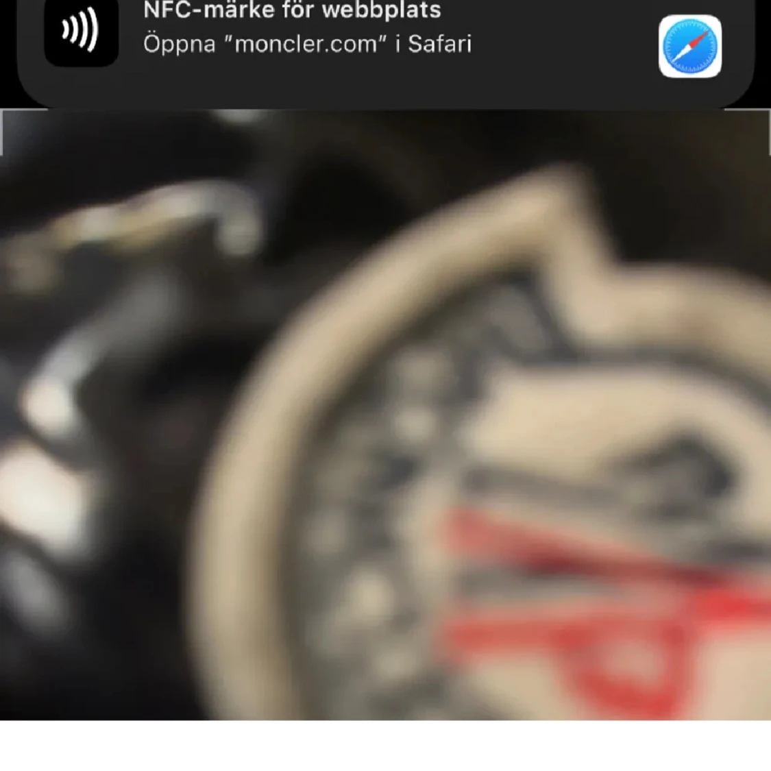 Svart glansig dunjacka från Moncler - 2