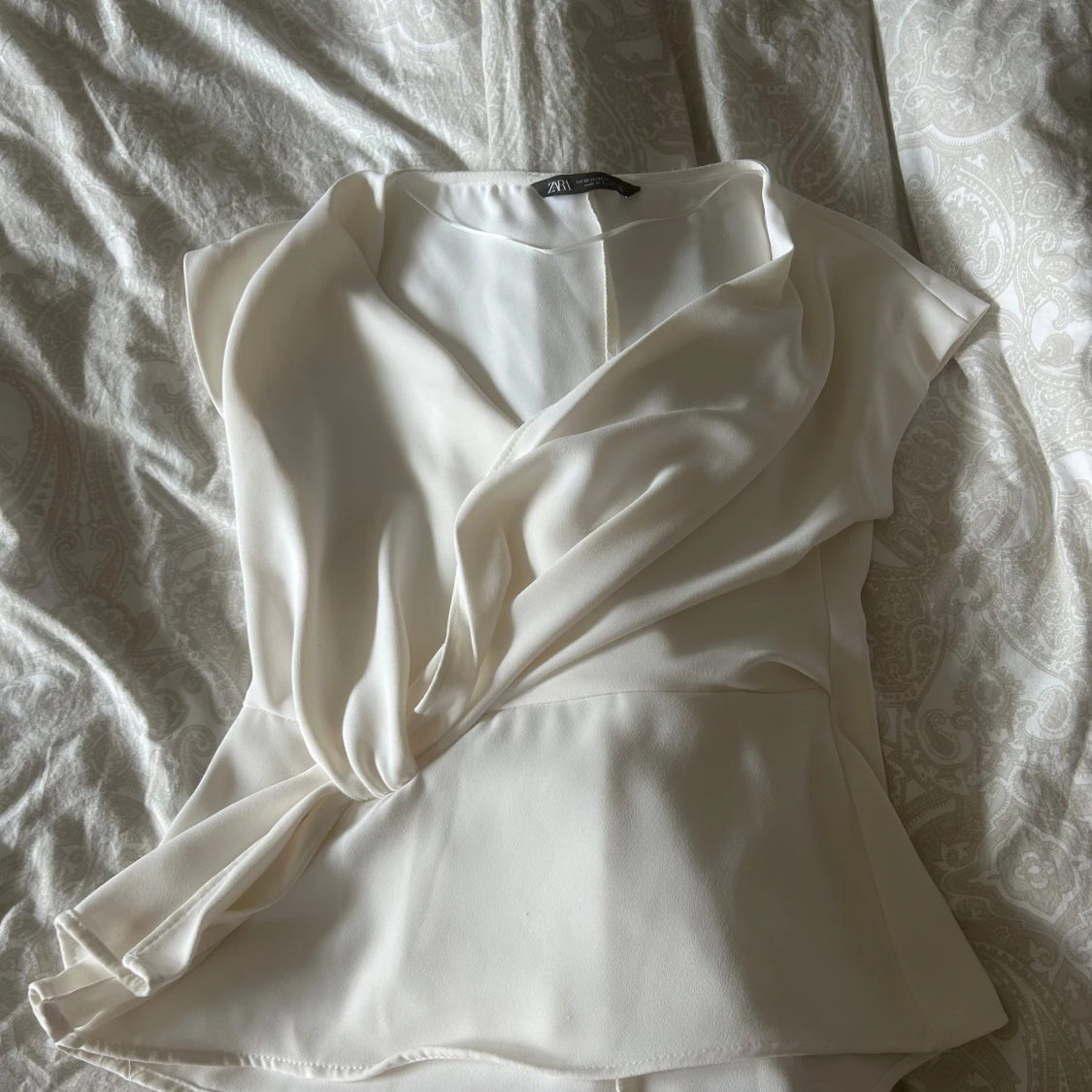 Vit omlottopp från Zara 