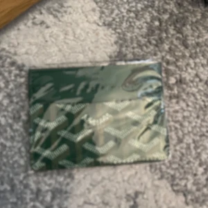 Plånbok - Säljer en riktigt fet plånbok använd en gång box tillkommer även vid köp.