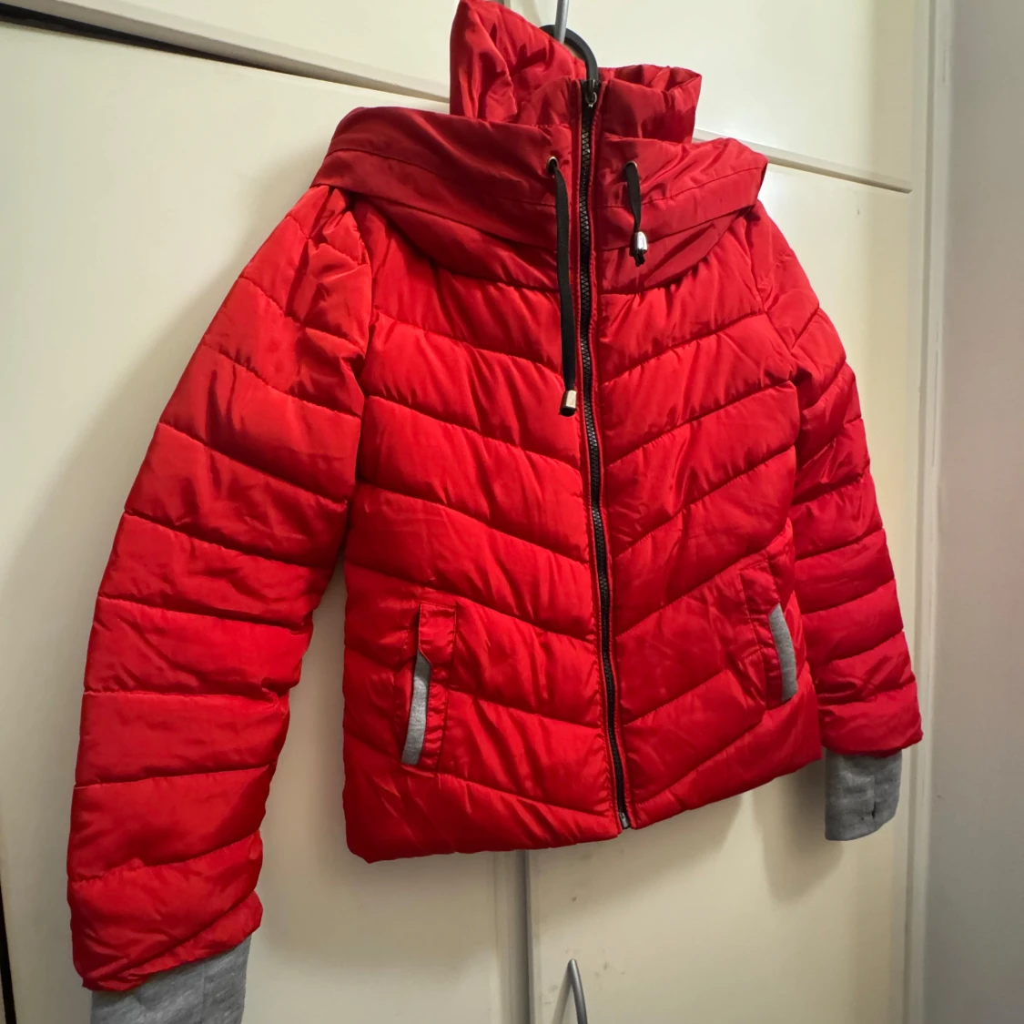 Röd jacka