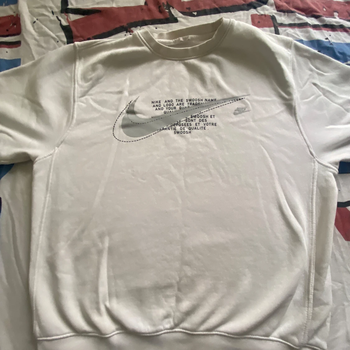 Vit Nike sweatshirt med Swoosh-tryck - 1