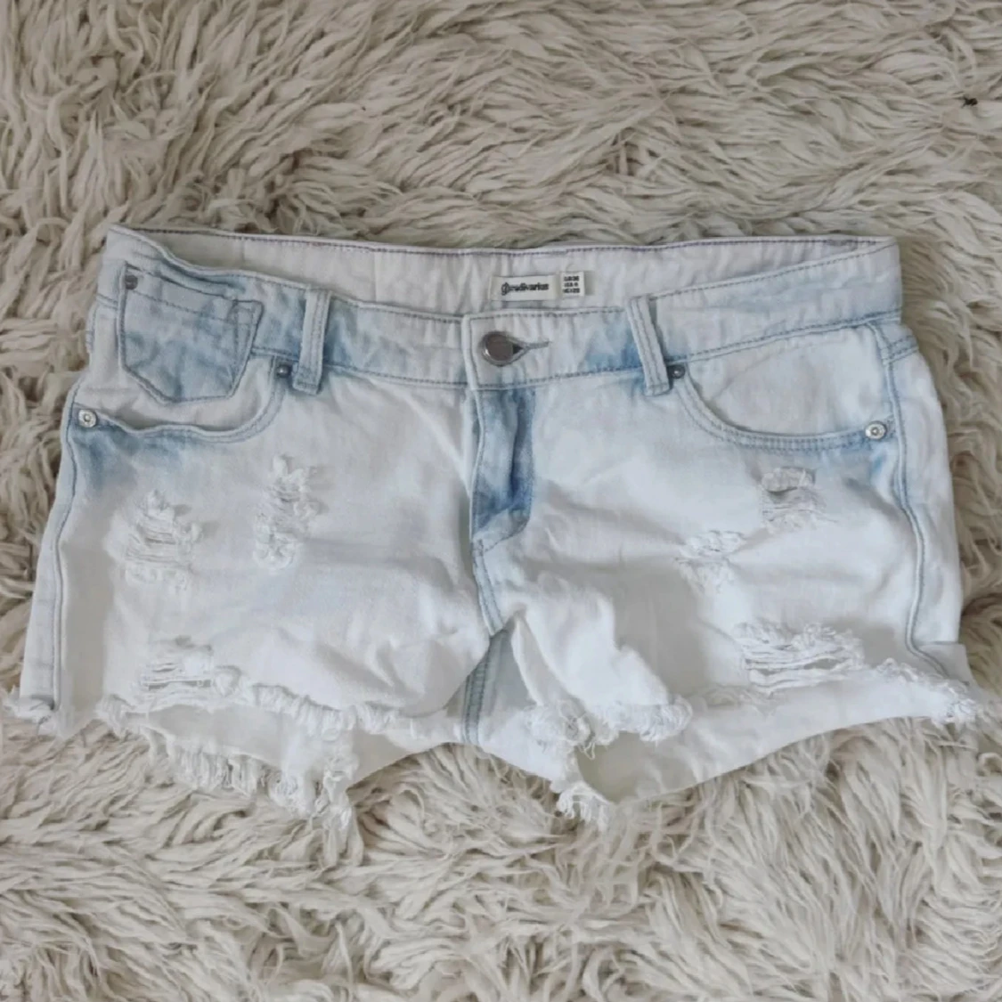 Ljusblå jeansshorts Stradivarius