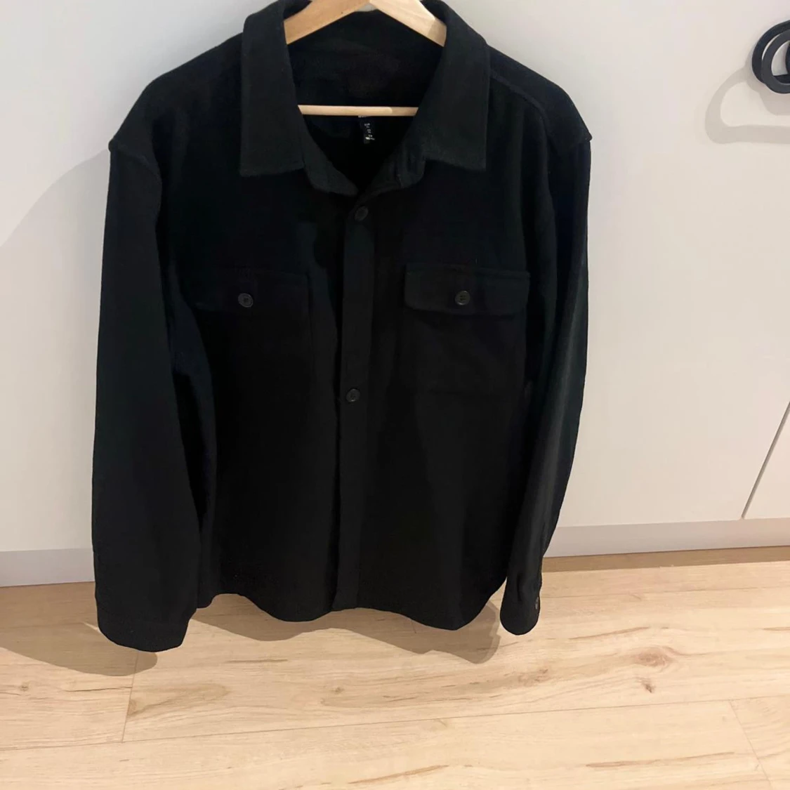 Svart overshirt från H&M XL
