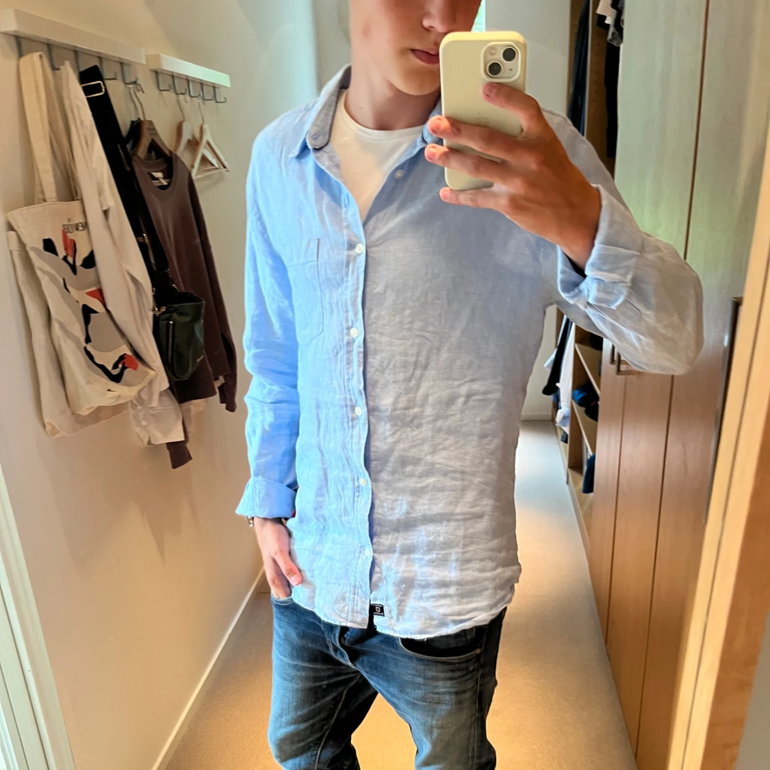 Ljusblå linneskjorta 🍾