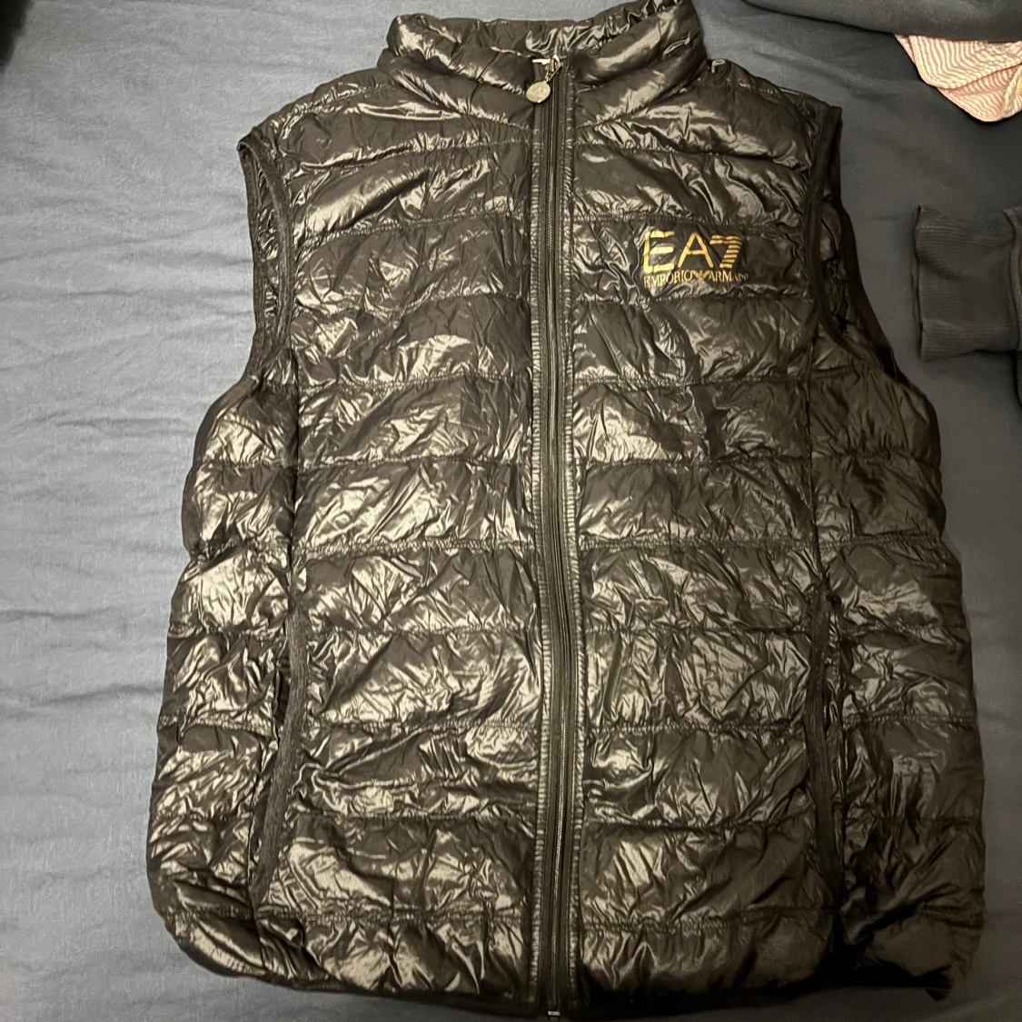 Svart dunväst från EA7 Emporio Armani
