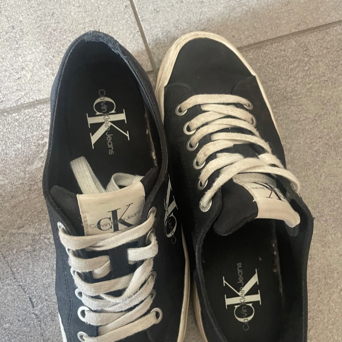 Svarta sneakers från Calvin Klein Jeans - 2