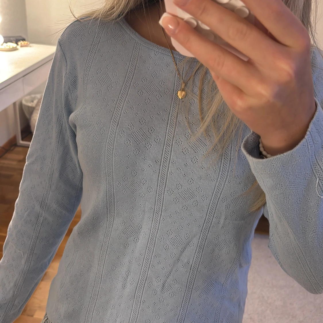 Ljusblå stickad tröja med mönster - 1