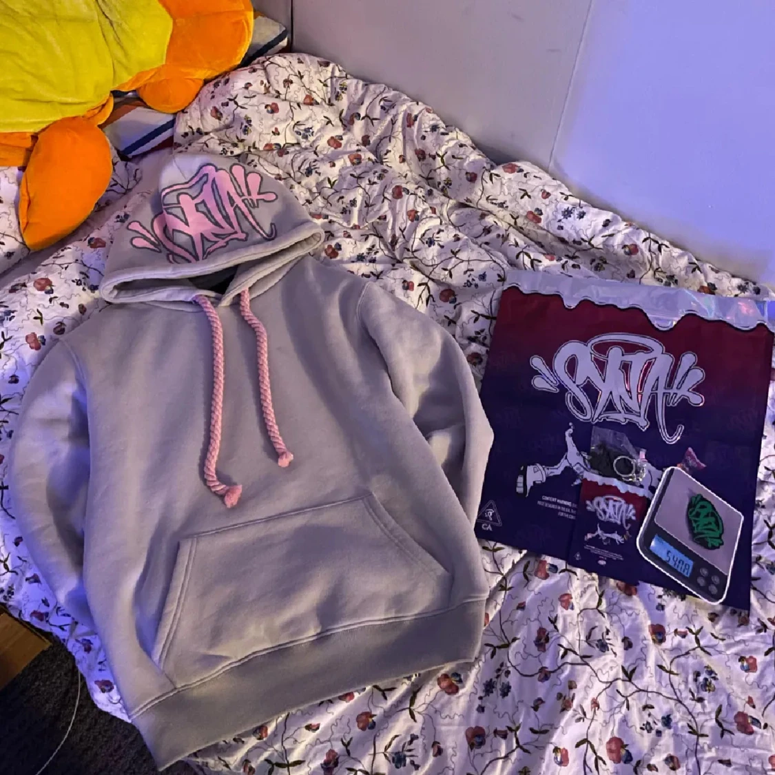 Grå hoodie från Unlucky Rules - 1