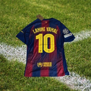 FC Barcelona Lamine Yamal  - Säljer en FC Barcelona matchtröja med Lamine Yamal och nummer 10 på ryggen. 