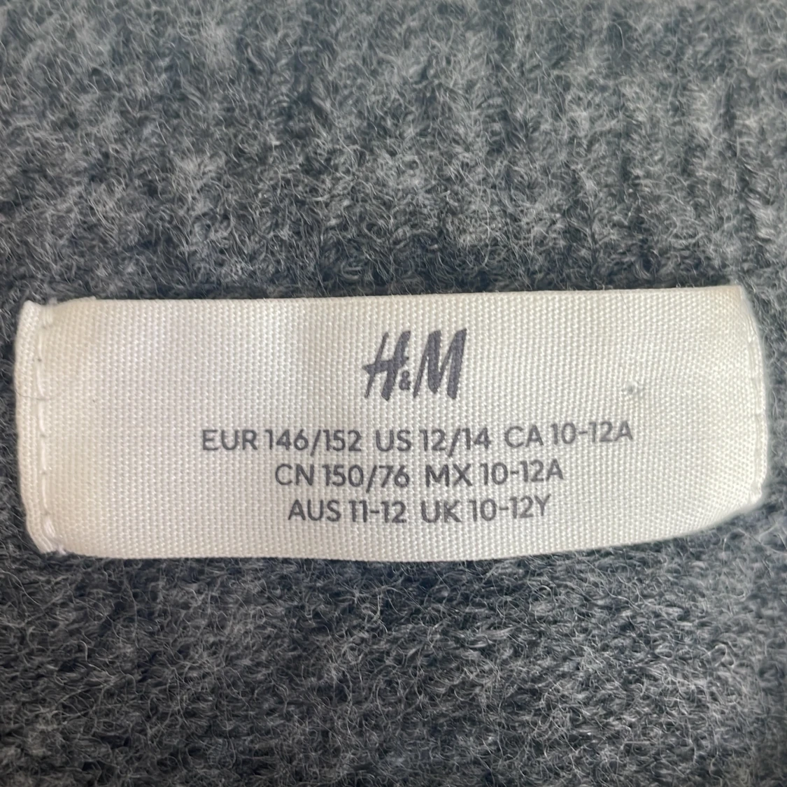 Grå stickad kofta från H&M - 4