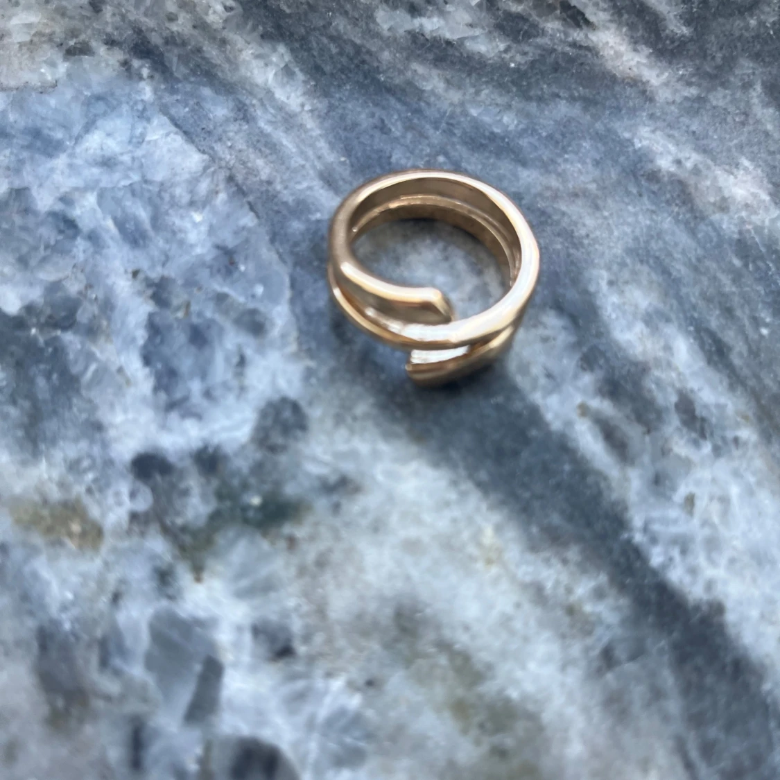 Guldpläterad spiralring