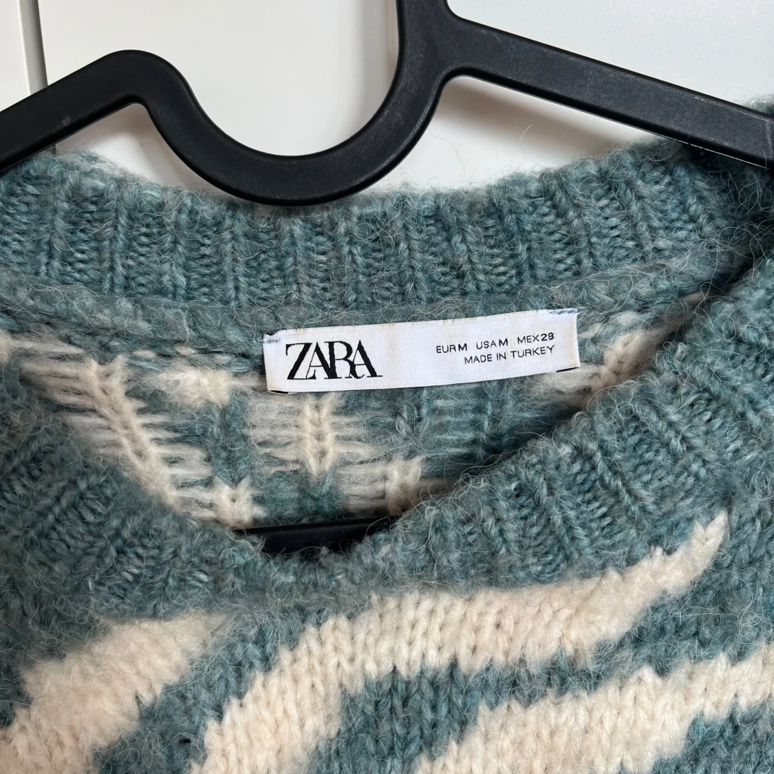 Stickad zebramönstrad tröja från Zara - 2