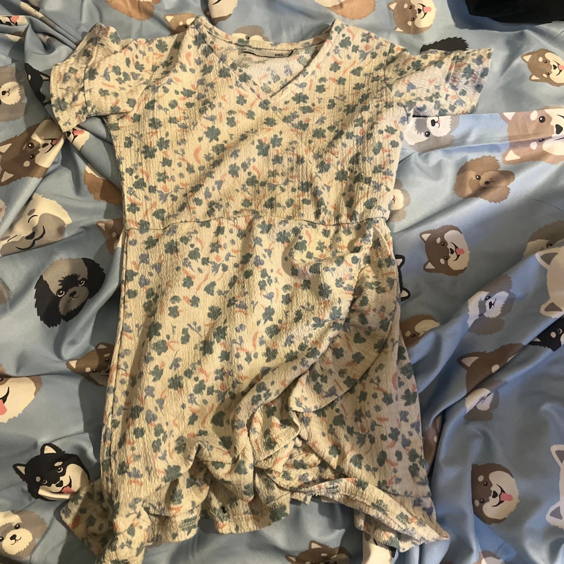 Blommig kortklänning från 157 (barnkläder)