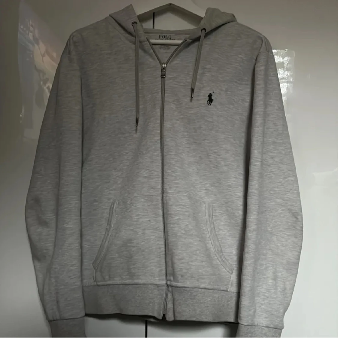 Grå hoodie från Polo Ralph Lauren - 1