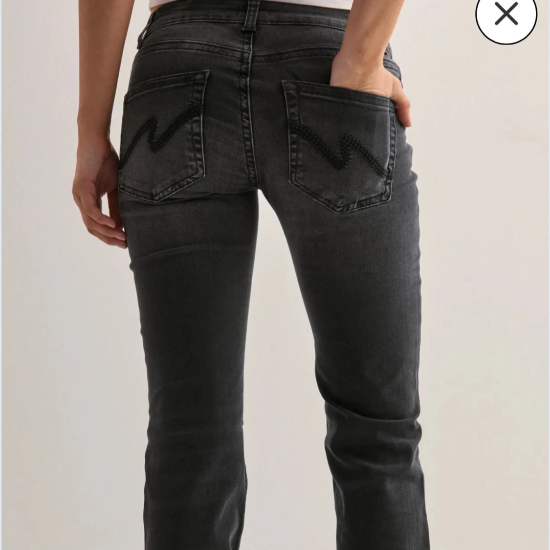 Svarta lågmidjade bootcut jeans från Nelly - 1
