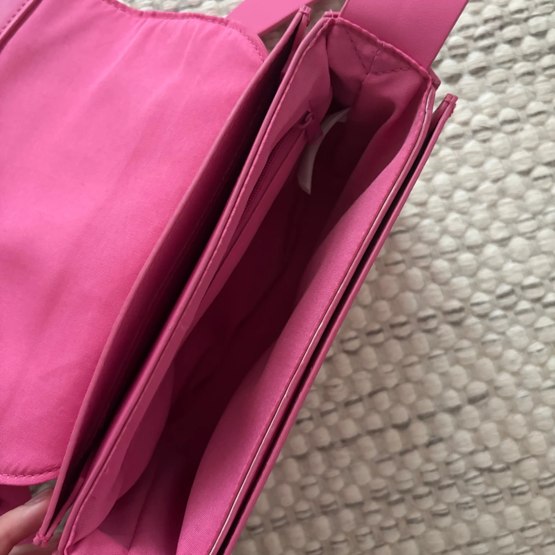 Rosa axelväska med bred rem - 3