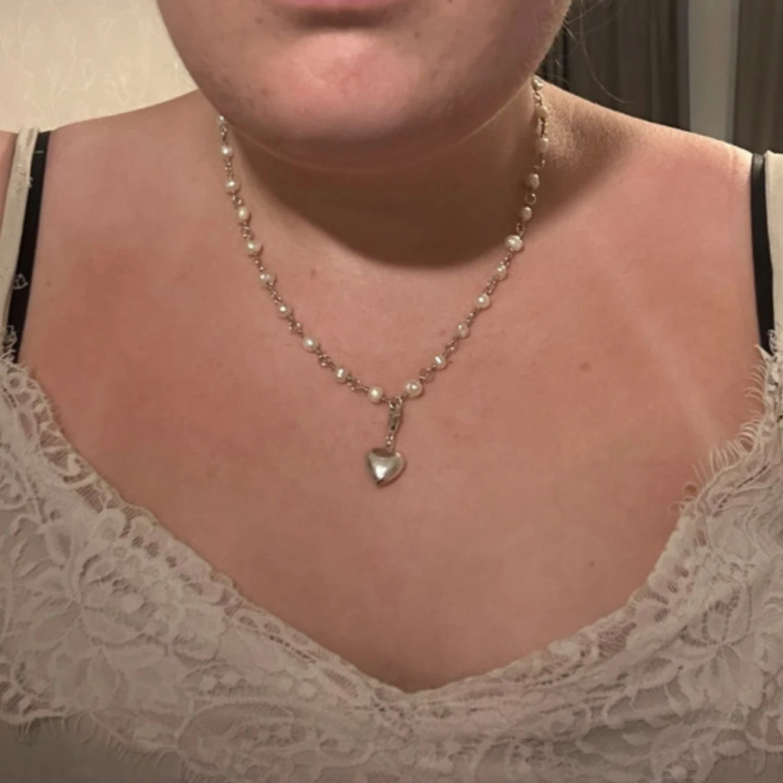 Pandia  pärlhalsband med hjärthänge