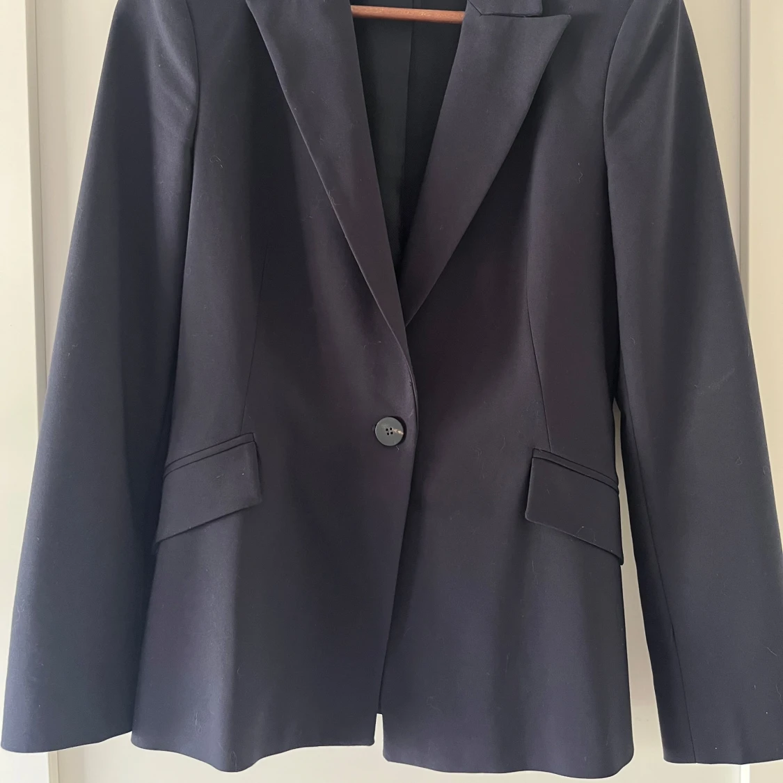 Mörkblå  kavaj från Zara Basic, M