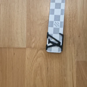 Bälte till salu  - Bälte till salu helt nya och oanvända jätte bra skick. Med följer en hål görare 