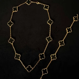 Smyckes det  - Elegant smyckes set i 925 sterling silver doppat i 18k guld pläterat, helt nytt aldrig använd 