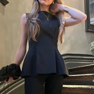 Peplum topp  - Superfin topp ifrån zara med volang/peplum. Ord pris 379kr