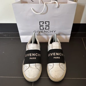 Givenchy skor - Gicenchy skor i använt skick storlek 40 bara skorna medföljer , nypris över 4000